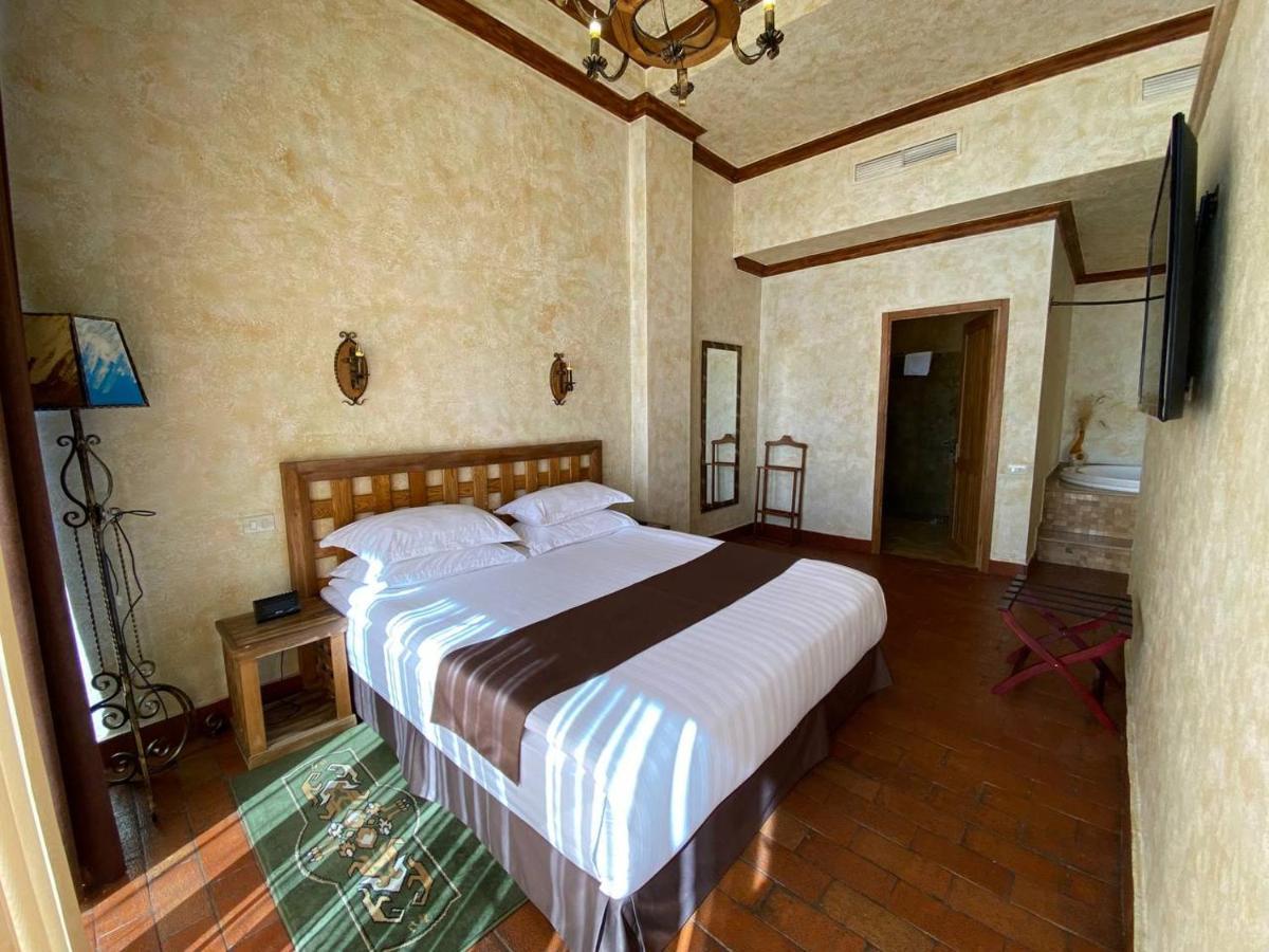 Caucasus Hotel Kasagh Exterior photo A room at the hotel