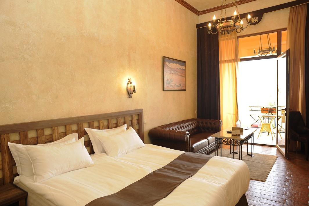 Caucasus Hotel Kasagh Exterior photo A room at the hotel