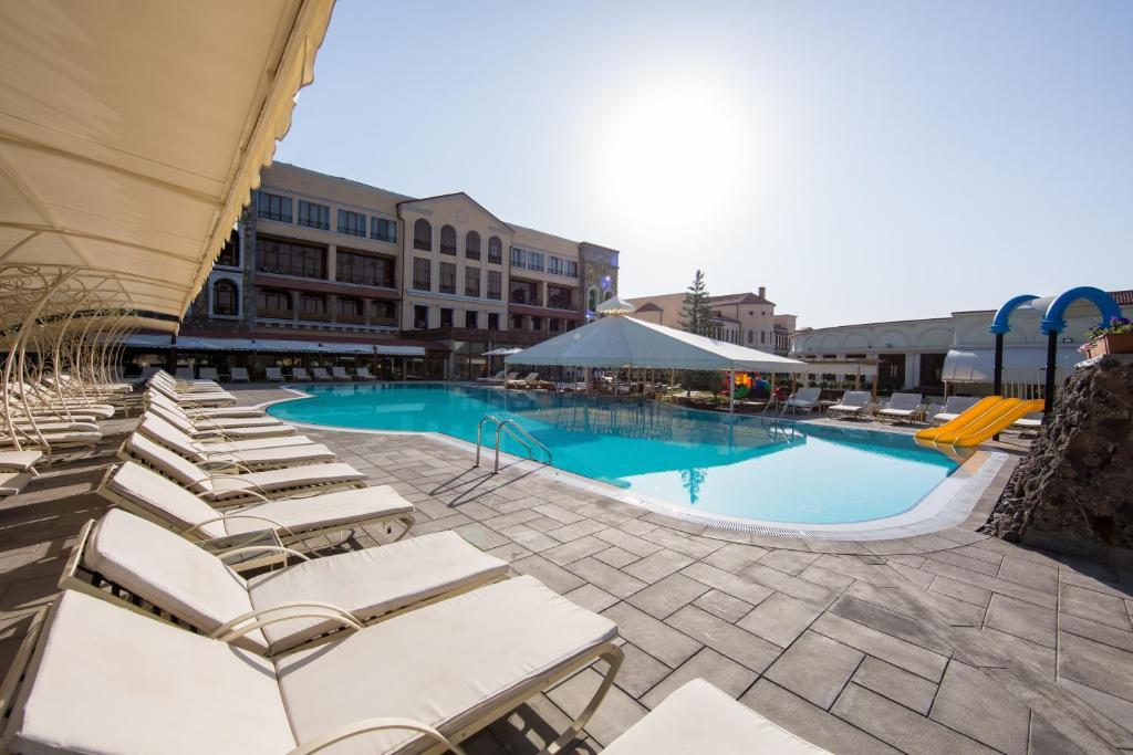 Caucasus Hotel Kasagh Exterior photo The swimming pool at the hotel