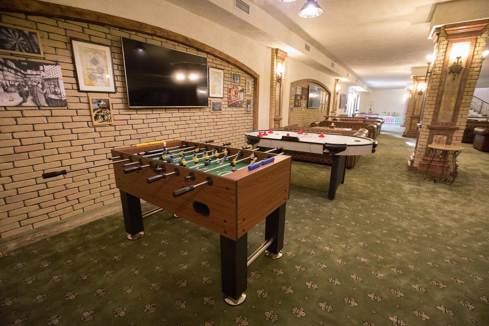 Caucasus Hotel Kasagh Exterior photo The game table at the 2016 G7 summit