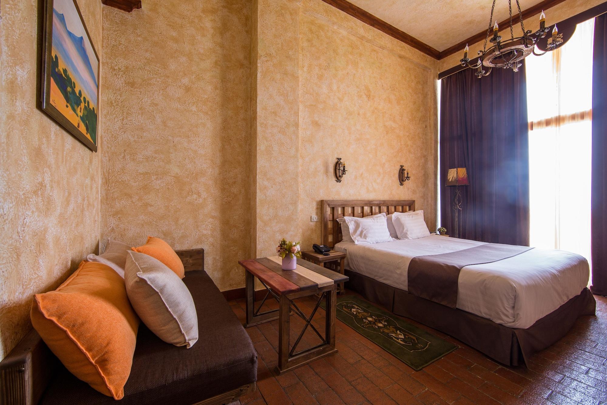 Caucasus Hotel Kasagh Exterior photo A room at the hotel